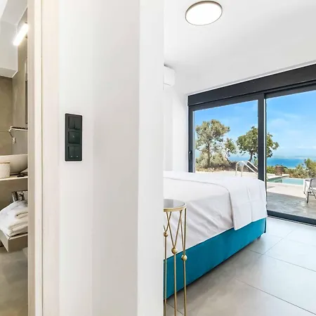 Anastasia Lefkas * Apolpaina