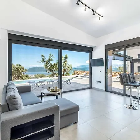 Anastasia Lefkas Apolpaina